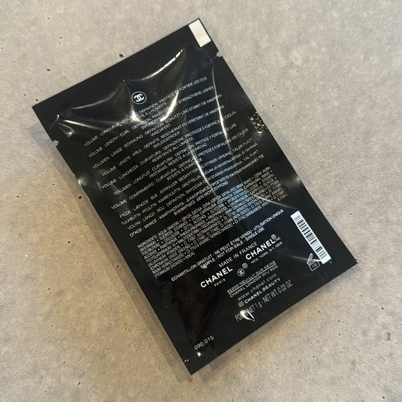 NWT Chanel Mascara 10 Noir 0.03oz Sample Size - Picture 2 of 2